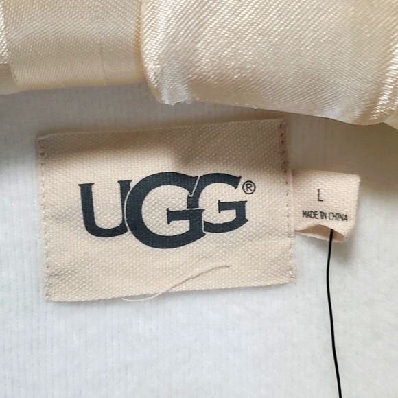 UGG. Women Duffield II. Cream. Size L. Plush. Warm pockets. - Picture 3 of 13